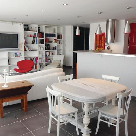 Awesome Apartment In Sauvian With Wifi 외부 사진